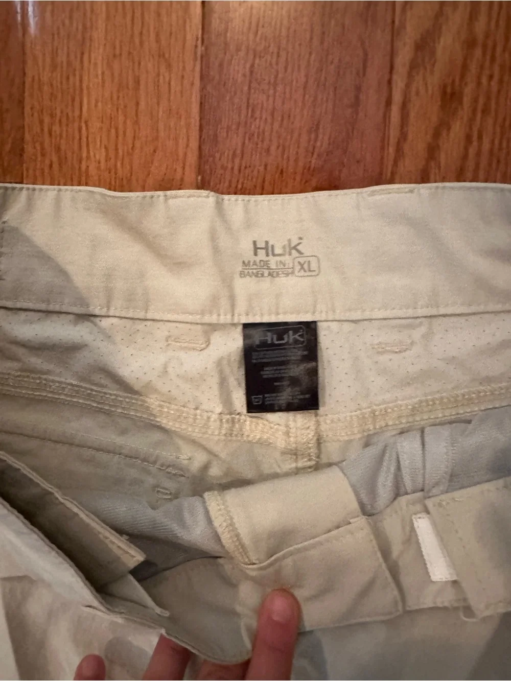 Huk next level khaki 7in fishing shorts men’s XL never worn